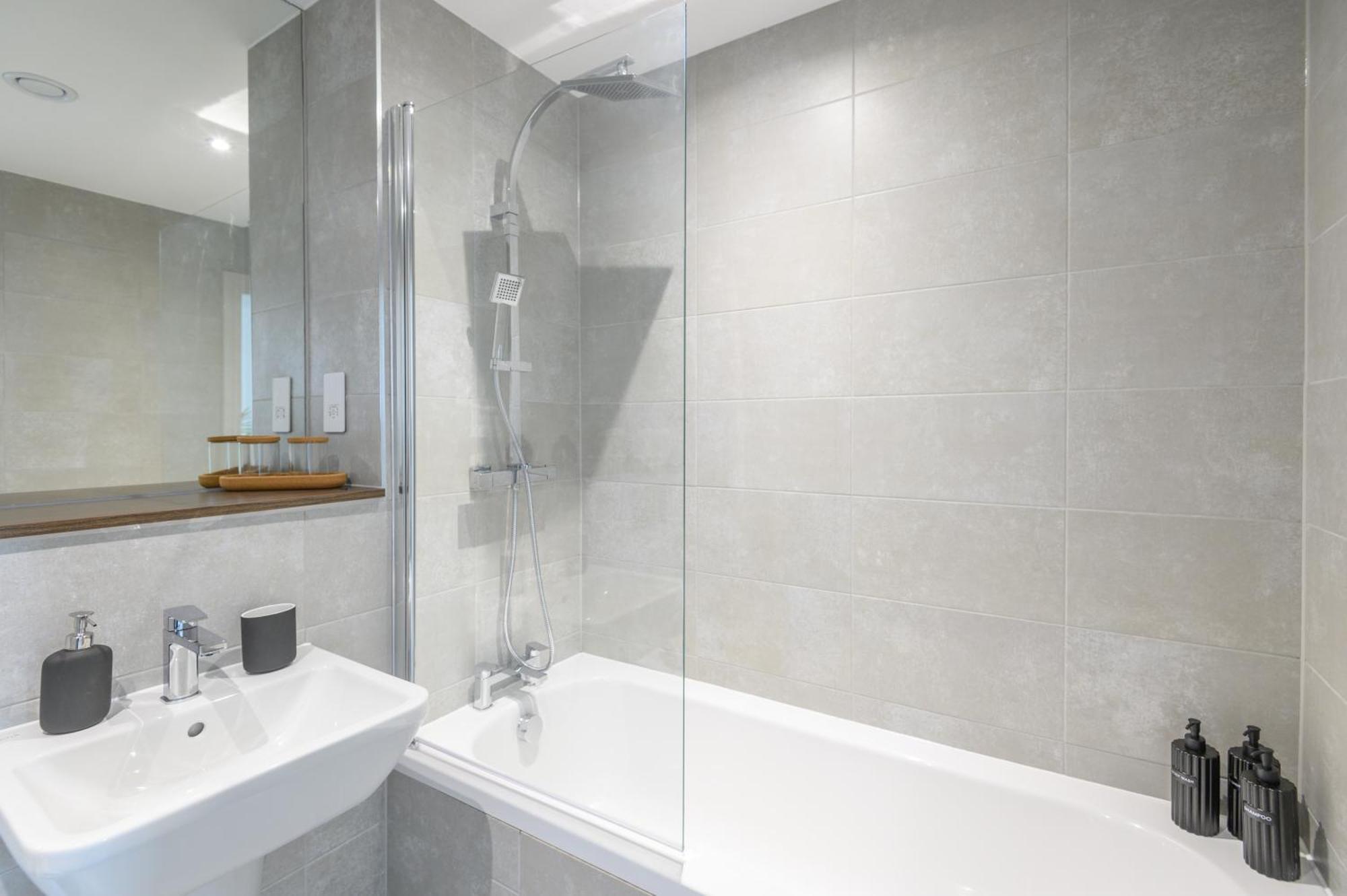 Superior 1 Bed Apartment By Leeds Train Staiton ภายนอก รูปภาพ